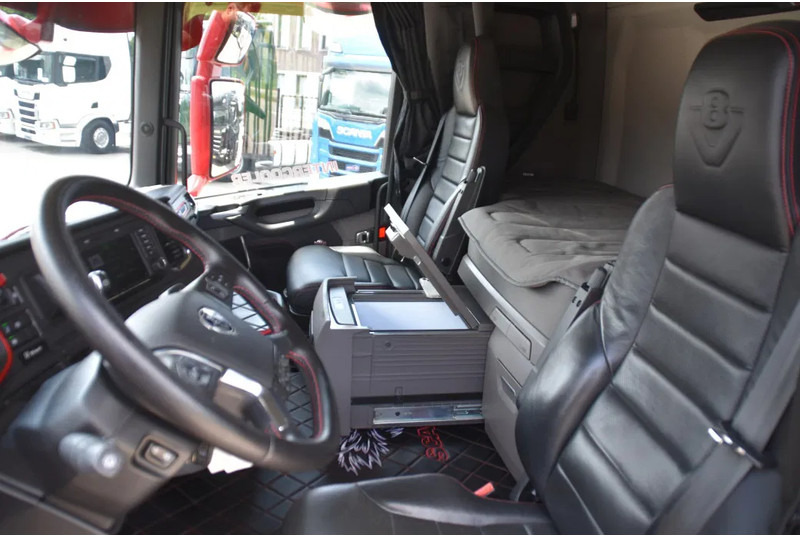 Scania R650 V8 NGS 4x2NB - LIKE NEW - RETARDER - FULL AIR - PARK. AIRCO - 4 POINT AIR SUSP. - 2 x FUEL TANKS - ALCOA'S - - Tracteur routier: photos 5 Scania R650 V8 NGS 4x2NB - LIKE NEW - RETARDER - FULL AIR - PARK. AIRCO - 4 POINT AIR SUSP. - 2 x FUEL TANKS - ALCOA'S - - Tracteur routier: photos 5