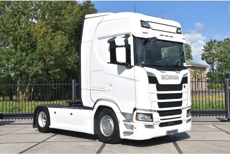 Scania S450 NGS 4x2 - RETARDER - 709 TKM - PARK. AIRCO - LEATHER SEATS - 2 x FUEL TANKS - LED LIGHTS - TOP CONDITION - - Tracteur routier: photos 1 Scania S450 NGS 4x2 - RETARDER - 709 TKM - PARK. AIRCO - LEATHER SEATS - 2 x FUEL TANKS - LED LIGHTS - TOP CONDITION - - Tracteur routier: photos 1