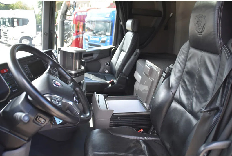 Scania S450 NGS 4x2 - RETARDER - 709 TKM - PARK. AIRCO - LEATHER SEATS - 2 x FUEL TANKS - LED LIGHTS - TOP CONDITION - - Tracteur routier: photos 5 Scania S450 NGS 4x2 - RETARDER - 709 TKM - PARK. AIRCO - LEATHER SEATS - 2 x FUEL TANKS - LED LIGHTS - TOP CONDITION - - Tracteur routier: photos 5