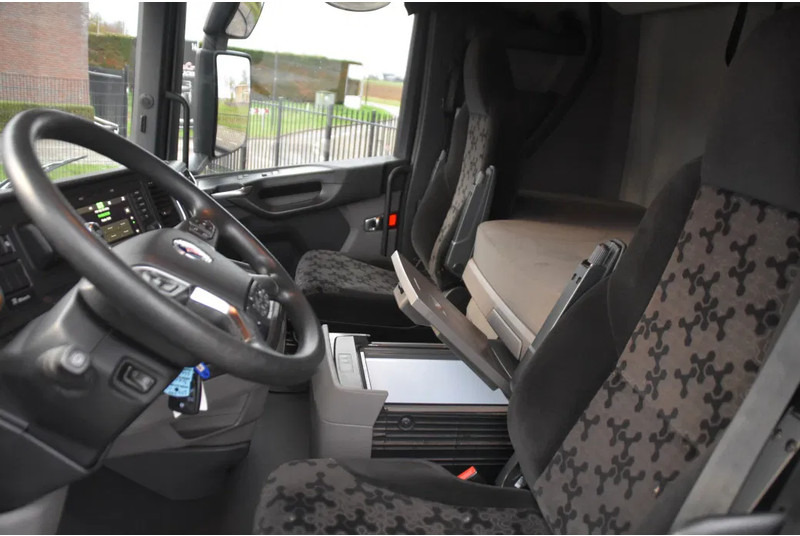 Scania S450 NGS 4x2NB - FULL AIR - 674 TKM - RETARDER - PARK. AIRCO - NAVI - 2 x FUEL TANKS - LED - - Tracteur routier: photos 5 Scania S450 NGS 4x2NB - FULL AIR - 674 TKM - RETARDER - PARK. AIRCO - NAVI - 2 x FUEL TANKS - LED - - Tracteur routier: photos 5