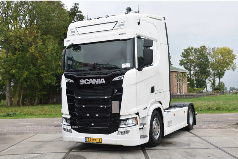 Scania S460 NGS 4x2NB - ONLY 71 TKM - FULL AIR - PARK. AIRCO - LEATHER SEATS - 2 x FUEL TANKS - LED LIGHTS - EXCELLENT CONDITION - - Tracteur routier: photos 2 Scania S460 NGS 4x2NB - ONLY 71 TKM - FULL AIR - PARK. AIRCO - LEATHER SEATS - 2 x FUEL TANKS - LED LIGHTS - EXCELLENT CONDITION - - Tracteur routier: photos 2