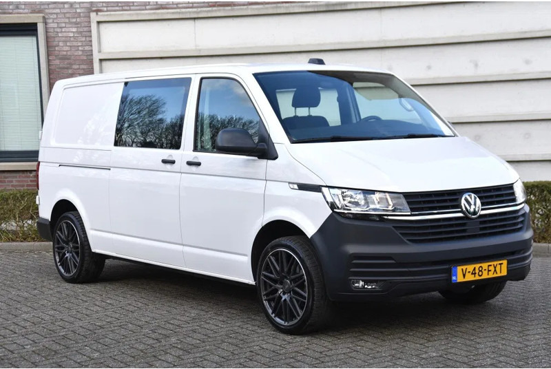 Volkswagen Transporter 2.0 TDI - 110 KW - ONLY 10 TKM - AUT. GEARBOX - NAVI - CAMERA - SLIDING DOOR - LIKE NEW !! - Fourgonnette, Utilitaire double cabine: photos 1 Volkswagen Transporter 2.0 TDI - 110 KW - ONLY 10 TKM - AUT. GEARBOX - NAVI - CAMERA - SLIDING DOOR - LIKE NEW !! - Fourgonnette, Utilitaire double cabine: photos 1