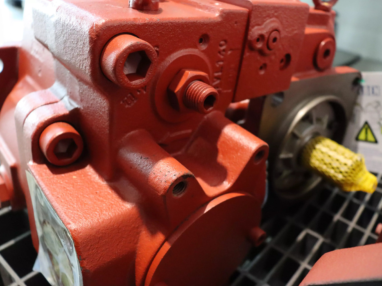 KAWASAKI K3VL140B-1NRSM-L01 H1 - Pompe hydraulique pour Engins de chantier: photos 4 KAWASAKI K3VL140B-1NRSM-L01 H1 - Pompe hydraulique pour Engins de chantier: photos 4