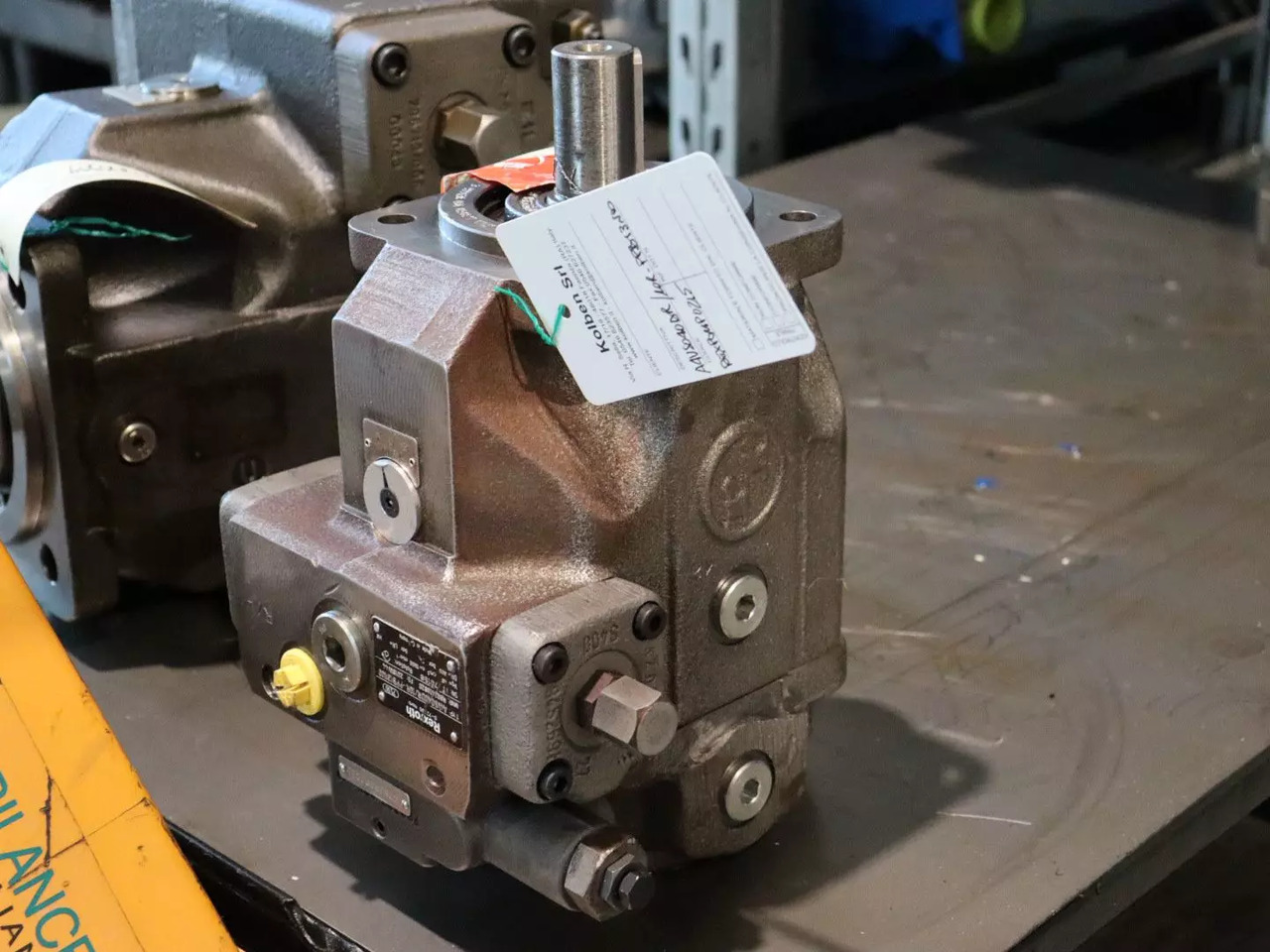 REXROTH A4VSO40DR/10R-PPB13N00 - Moteur hydraulique pour Matériel de manutention: photos 1 REXROTH A4VSO40DR/10R-PPB13N00 - Moteur hydraulique pour Matériel de manutention: photos 1