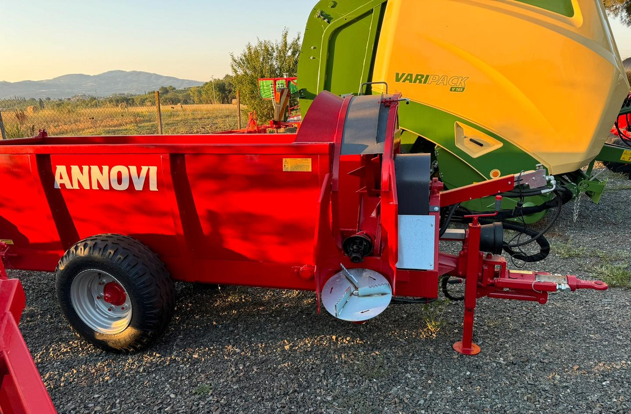 Spandiletame - Epandeur à fumier: photos 1 Spandiletame - Epandeur à fumier: photos 1