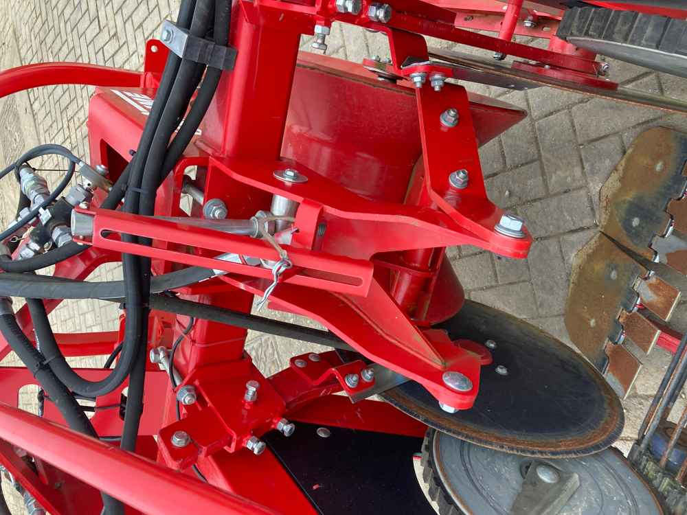 Grimme Grimme WH100 Single Row Potato Windrower - Matériel de récolte: photos 3 Grimme Grimme WH100 Single Row Potato Windrower - Matériel de récolte: photos 3