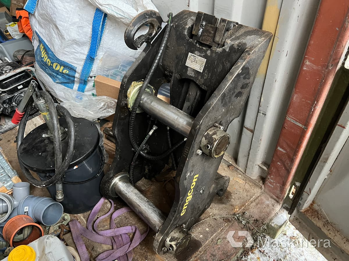 Redskapsfäste B20 Engcon RFS1 - Accessoire pour Engins de chantier: photos 1 Redskapsfäste B20 Engcon RFS1 - Accessoire pour Engins de chantier: photos 1