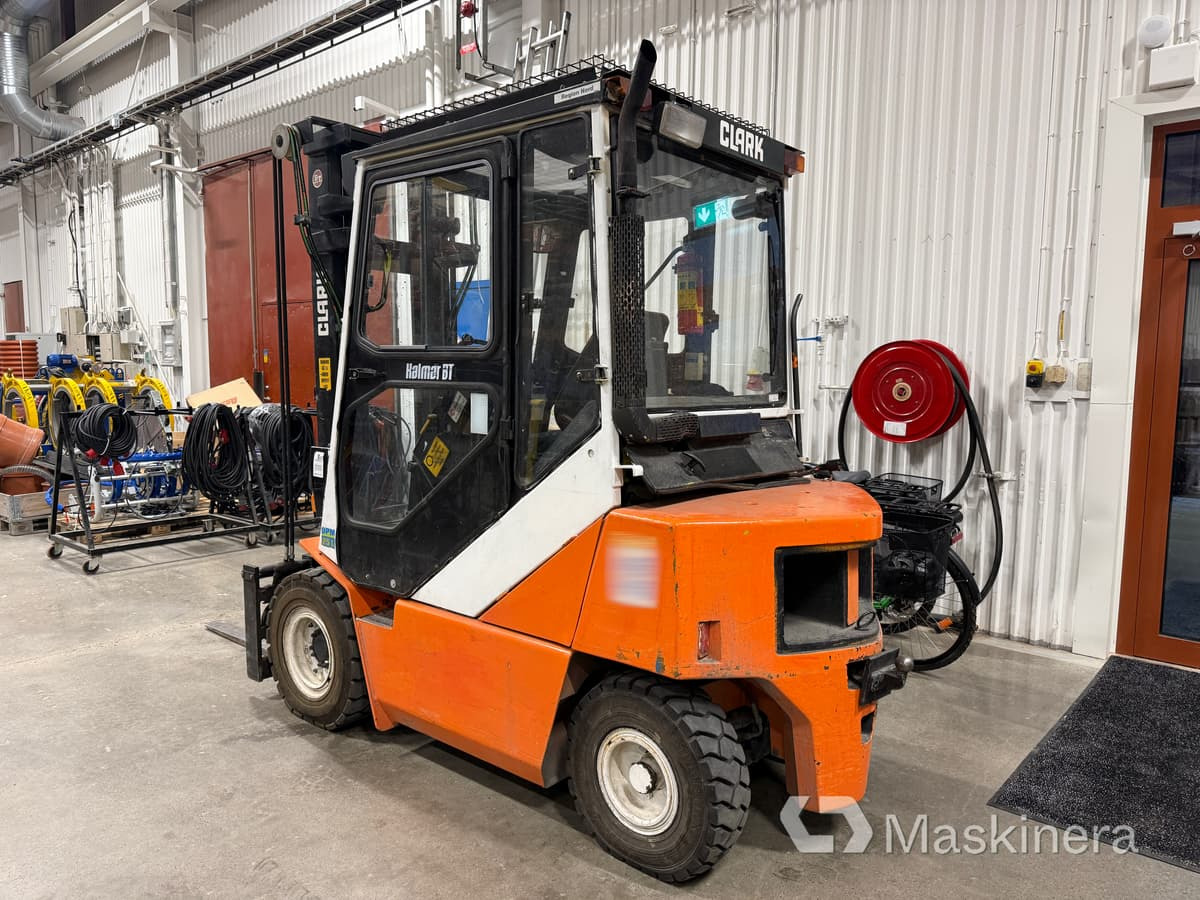 Gaffeltruck Clark DPM 25C - Chariot élévateur diesel: photos 3 Gaffeltruck Clark DPM 25C - Chariot élévateur diesel: photos 3