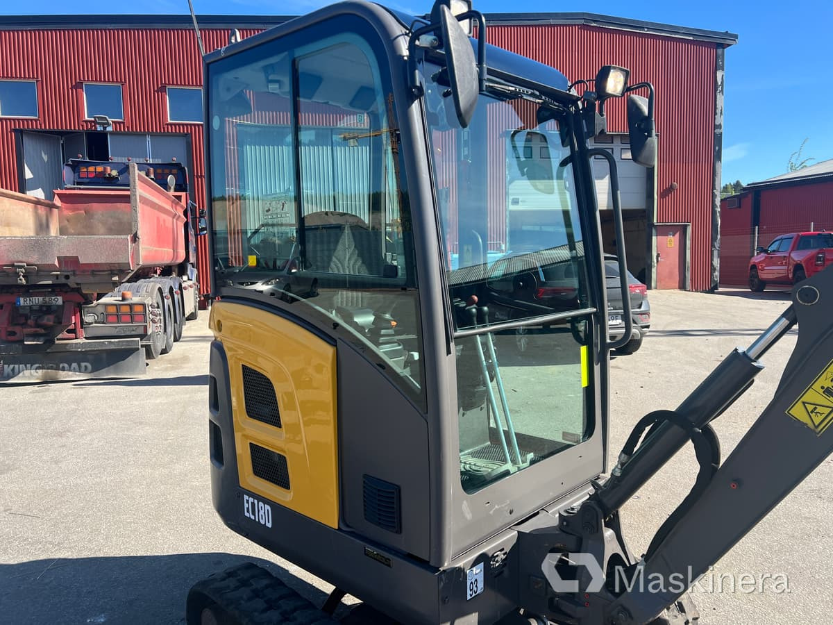 Grävmaskin Volvo EC18D med maskintrailer och redskap — crédit-bail Grävmaskin Volvo EC18D med maskintrailer och redskap: photos 22