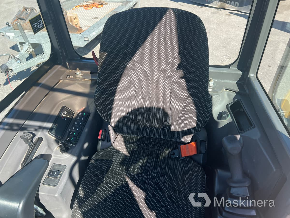 Grävmaskin Volvo EC18D med maskintrailer och redskap — crédit-bail Grävmaskin Volvo EC18D med maskintrailer och redskap: photos 41