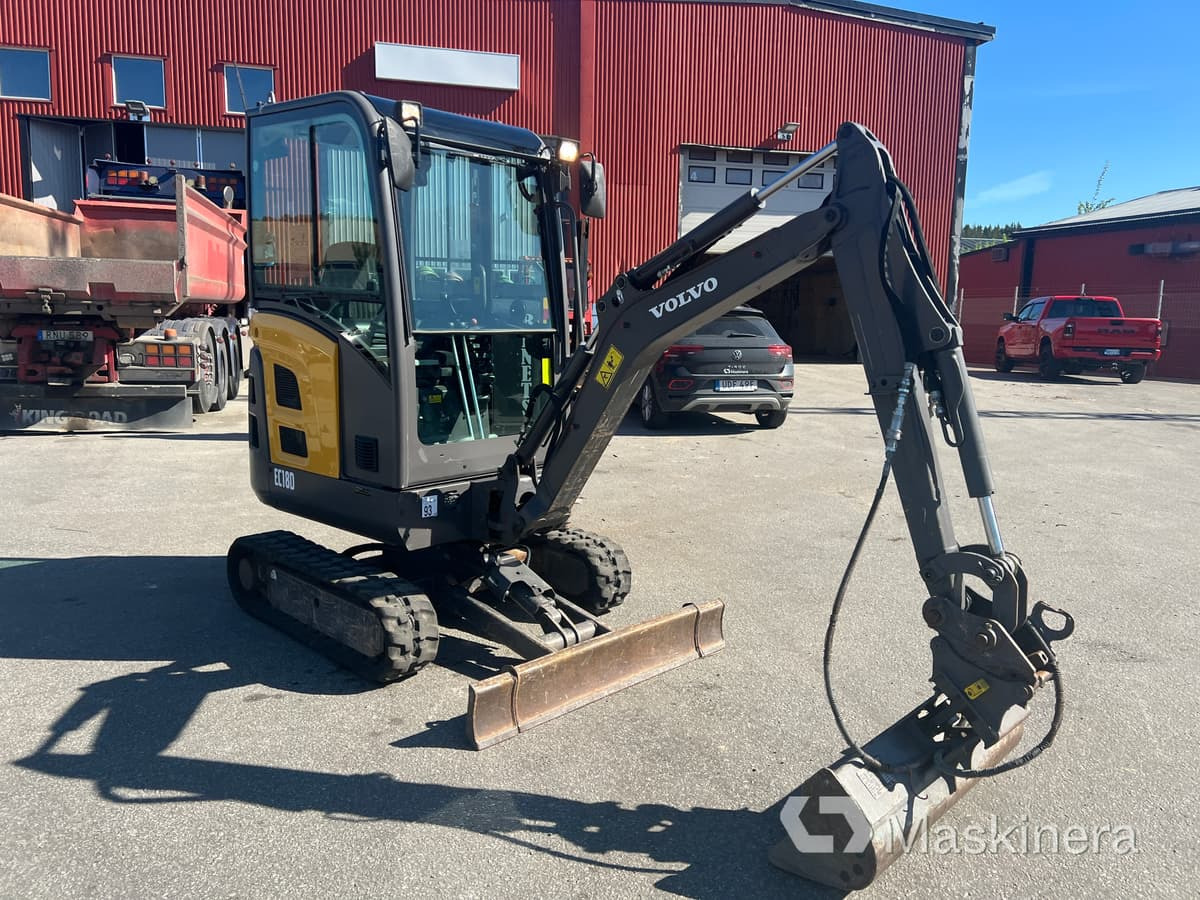 Grävmaskin Volvo EC18D med maskintrailer och redskap - Pelle sur chenille: photos 4 Grävmaskin Volvo EC18D med maskintrailer och redskap - Pelle sur chenille: photos 4