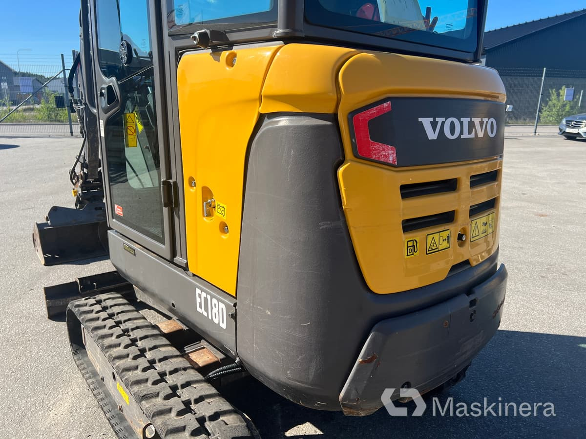 Grävmaskin Volvo EC18D med maskintrailer och redskap — crédit-bail Grävmaskin Volvo EC18D med maskintrailer och redskap: photos 25