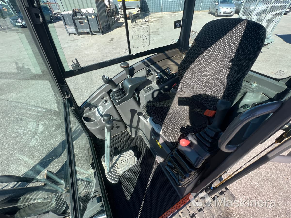 Grävmaskin Volvo EC18D med maskintrailer och redskap — crédit-bail Grävmaskin Volvo EC18D med maskintrailer och redskap: photos 35