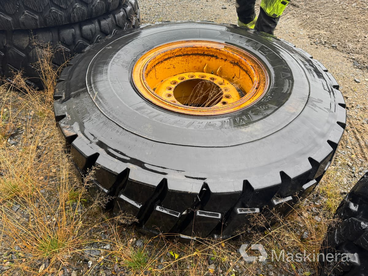 Hjul Michelin 20.5R25 Regummerat - Roue complète pour Engins de chantier: photos 3 Hjul Michelin 20.5R25 Regummerat - Roue complète pour Engins de chantier: photos 3