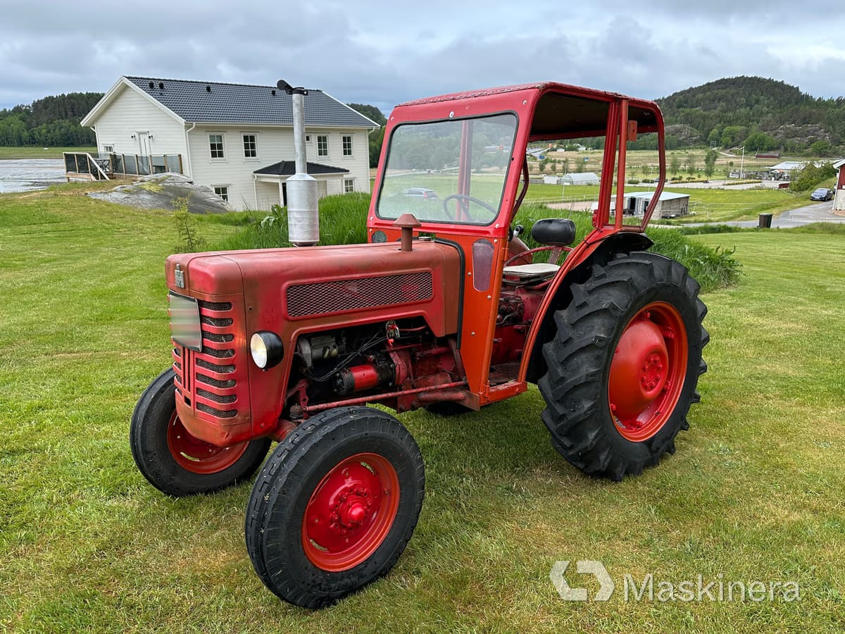 McCormick International IH B-275 Traktor IH B-275 - Tracteur agricole: photos 1 McCormick International IH B-275 Traktor IH B-275 - Tracteur agricole: photos 1
