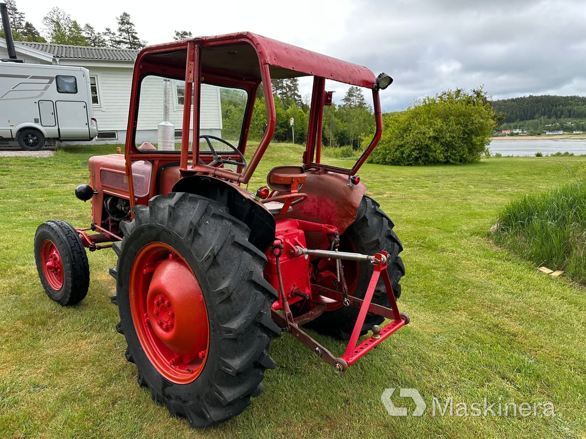 McCormick International IH B-275 Traktor IH B-275 - Tracteur agricole: photos 3 McCormick International IH B-275 Traktor IH B-275 - Tracteur agricole: photos 3