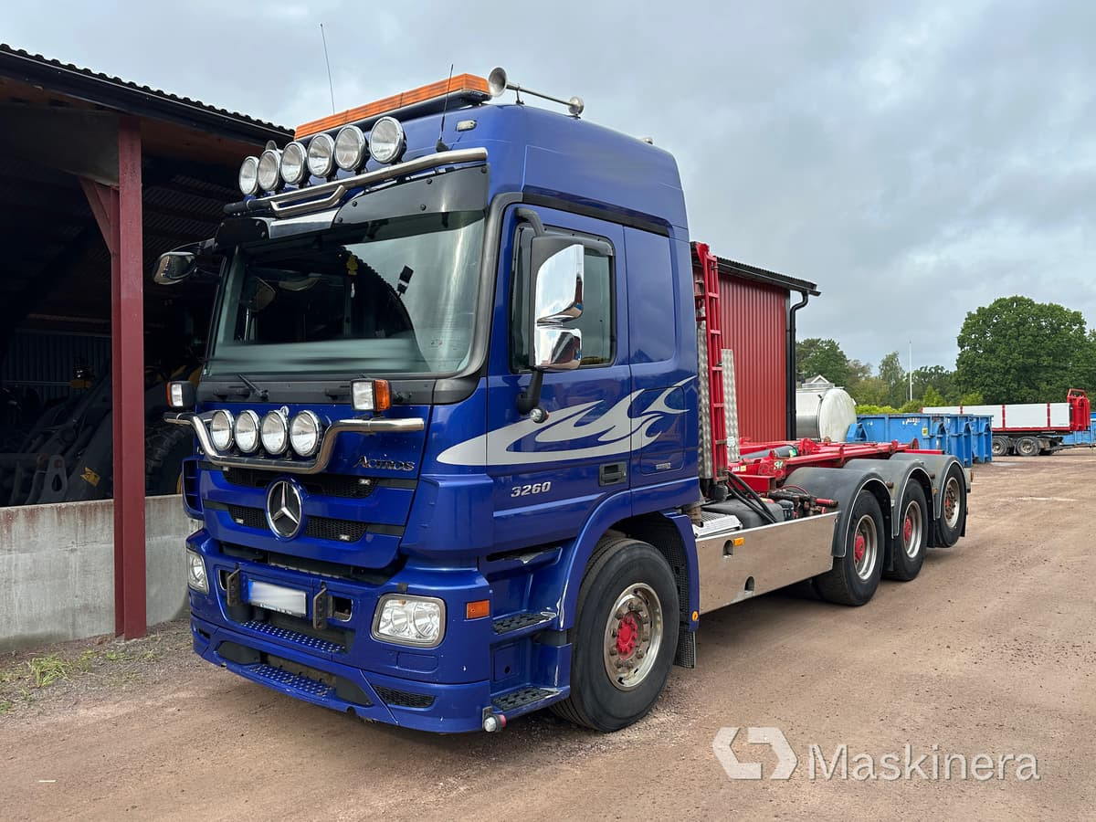 Mercedes Benz 930.24 3260L Krokbil Mercedes Benz 3260L med Cameleont - Camion ampliroll: photos 1 Mercedes Benz 930.24 3260L Krokbil Mercedes Benz 3260L med Cameleont - Camion ampliroll: photos 1