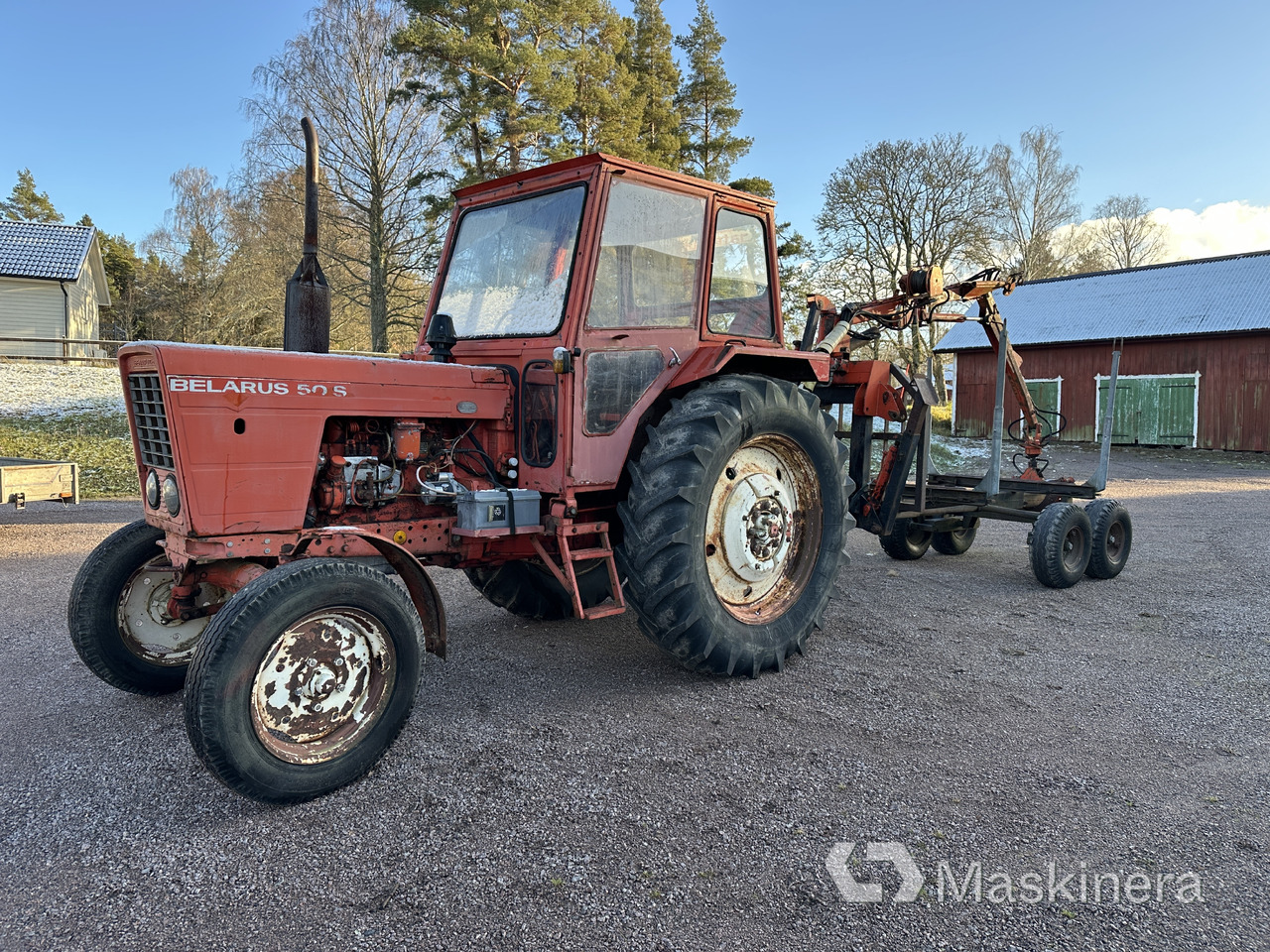 Traktor Belarus 50S med skogsvagn och lastare - Tracteur agricole: photos 1 Traktor Belarus 50S med skogsvagn och lastare - Tracteur agricole: photos 1