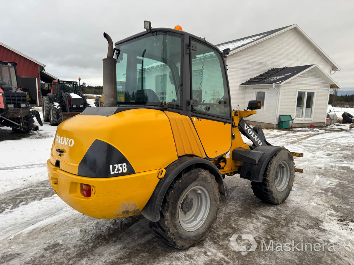 Volvo L25BV-P Hjullastare Volvo L25B med tillbehör - Chargeuse sur pneus: photos 5 Volvo L25BV-P Hjullastare Volvo L25B med tillbehör - Chargeuse sur pneus: photos 5