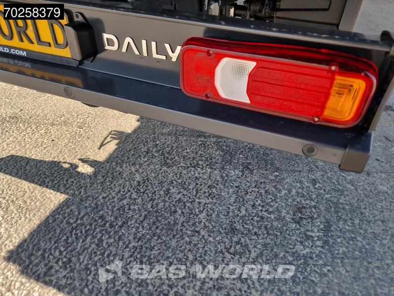 Iveco Daily 35C21 3.0L Black Edition Automaat 210PK 2025-Model Open laadbak Dubbellucht CarPlay ACC LED 3,5T Trekvermogen Euro6 Pritsche Pic - Utilitaire plateau: photos 2 Iveco Daily 35C21 3.0L Black Edition Automaat 210PK 2025-Model Open laadbak Dubbellucht CarPlay ACC LED 3,5T Trekvermogen Euro6 Pritsche Pic - Utilitaire plateau: photos 2