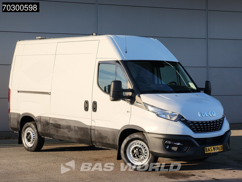 Iveco Daily 35S16 Automaat L2H2 3,5t Trekhaak Navi Airco Cruise Camera Standkachel Euro6 L2 Airco Trekhaak - Fourgon utilitaire: photos 5 Iveco Daily 35S16 Automaat L2H2 3,5t Trekhaak Navi Airco Cruise Camera Standkachel Euro6 L2 Airco Trekhaak - Fourgon utilitaire: photos 5