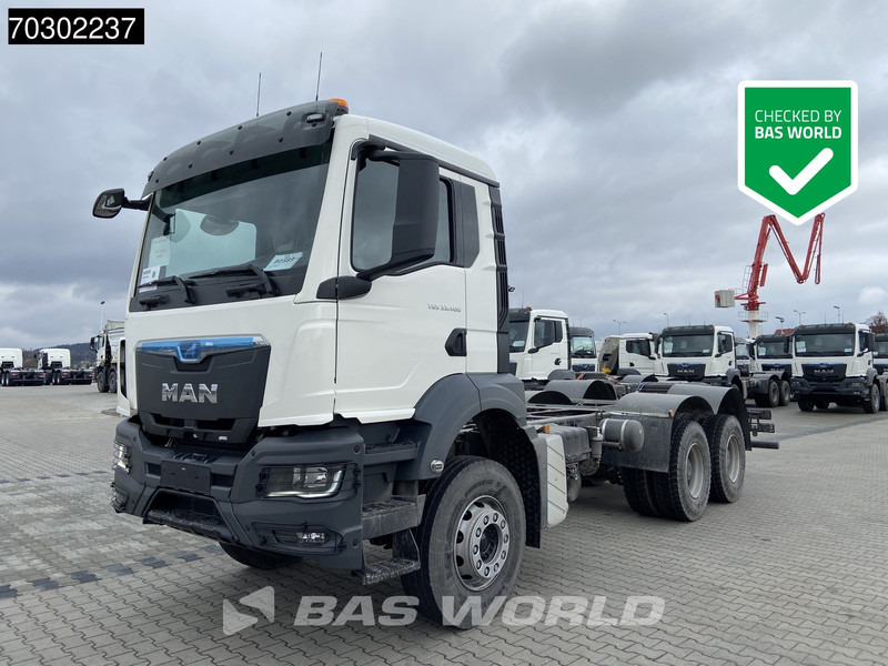 MAN TGS 33.400 6X4 NEW 6x4 chassis Big-Axle Manual Airco EURO 2 - Châssis cabine: photos 1 MAN TGS 33.400 6X4 NEW 6x4 chassis Big-Axle Manual Airco EURO 2 - Châssis cabine: photos 1