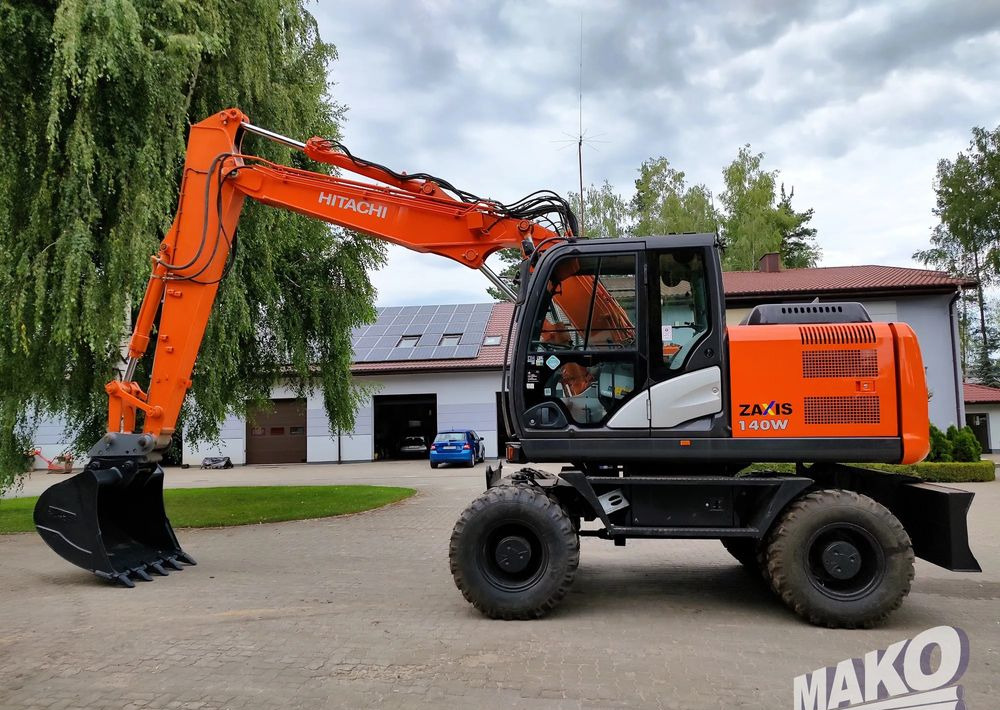 Hitachi ZX 140 - Pelle sur pneus: photos 1 Hitachi ZX 140 - Pelle sur pneus: photos 1