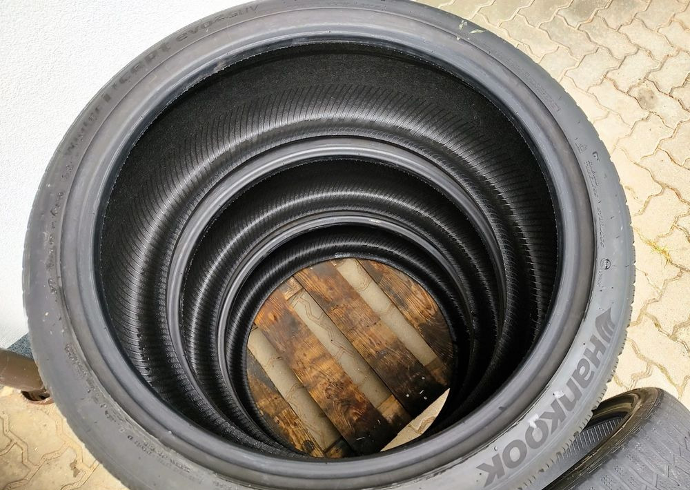 Opony zimowe Hankook Winter i*cept evo2 SUV 295/35R23 108W M+S - Pneu pour Voiture: photos 5 Opony zimowe Hankook Winter i*cept evo2 SUV 295/35R23 108W M+S - Pneu pour Voiture: photos 5