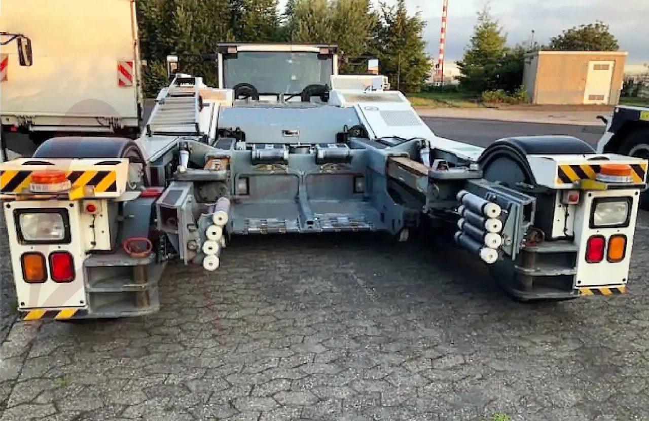 GOLDHOFER AST-2F 400 - Tracteur d'avions: photos 2 GOLDHOFER AST-2F 400 - Tracteur d'avions: photos 2