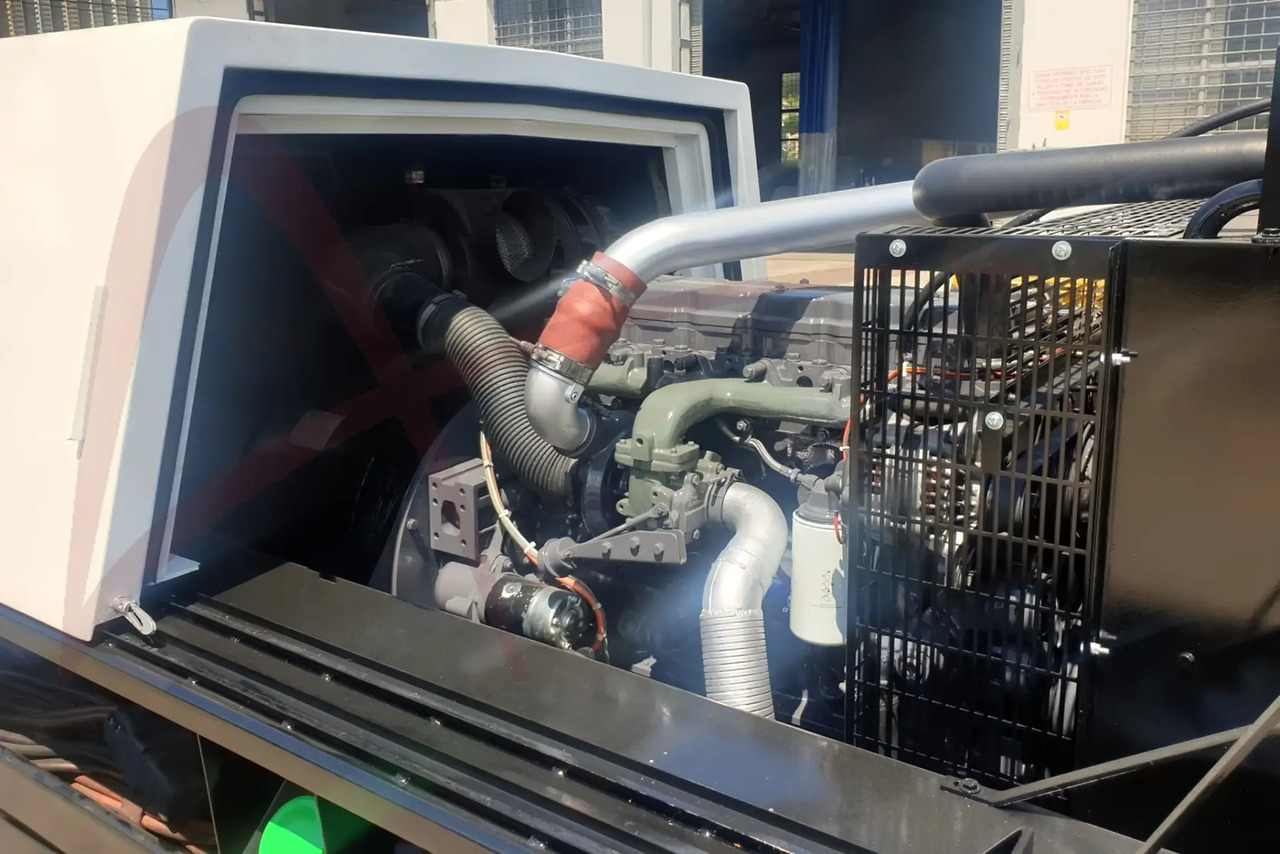 HOUCHIN 690-140 28 - Groupe électrogène au sol: photos 5 HOUCHIN 690-140 28 - Groupe électrogène au sol: photos 5