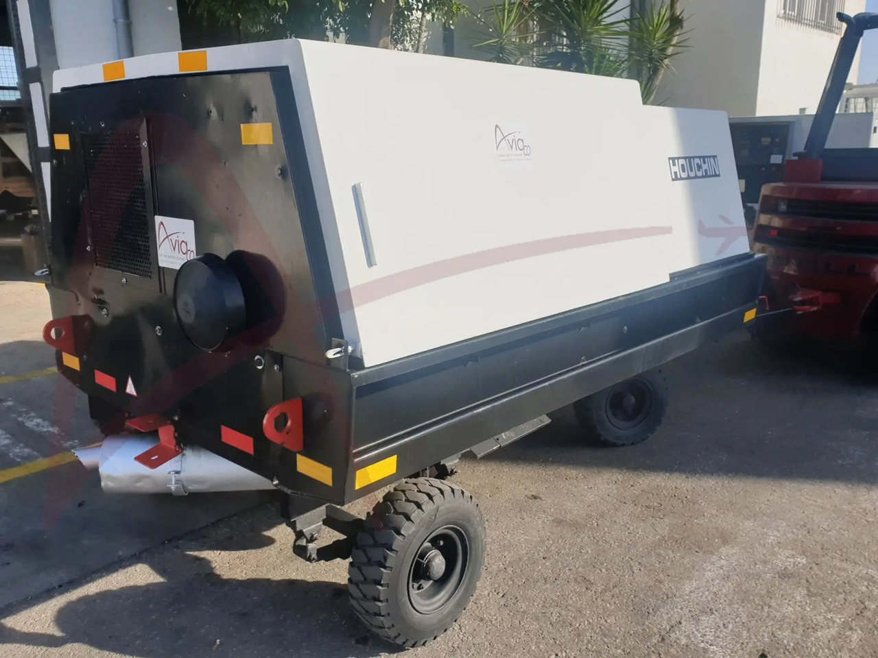 HOUCHIN D690 SV - Groupe électrogène au sol: photos 1 HOUCHIN D690 SV - Groupe électrogène au sol: photos 1