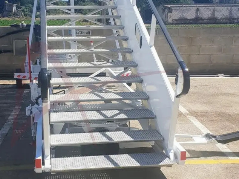 HUNERT 5.17-01 - Escalier d'embarquement: photos 3 HUNERT 5.17-01 - Escalier d'embarquement: photos 3