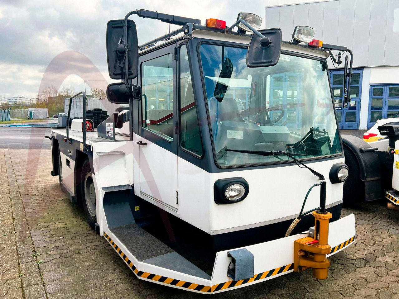 KALMAR MOTOR AB FB250 - Tracteur d'avions: photos 1 KALMAR MOTOR AB FB250 - Tracteur d'avions: photos 1