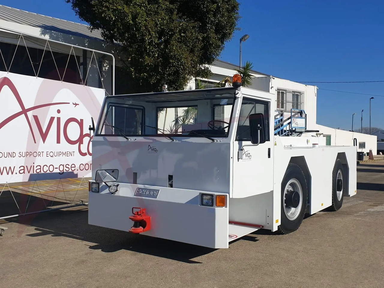 SCHOPF F180 - Tracteur d'avions: photos 3 SCHOPF F180 - Tracteur d'avions: photos 3