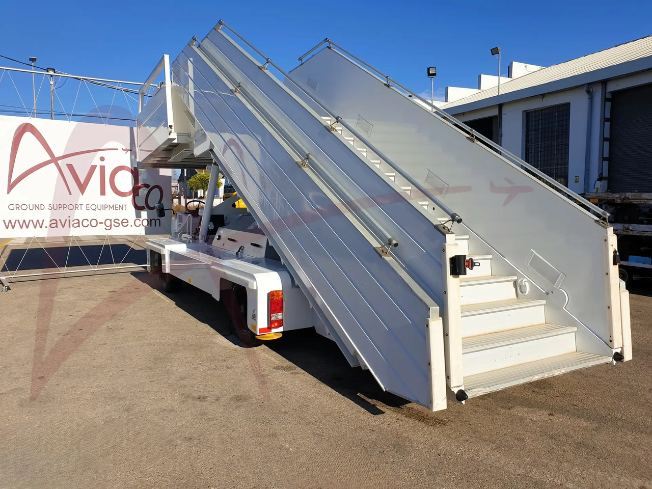 TLD ABS-580 - Escalier d'embarquement: photos 3 TLD ABS-580 - Escalier d'embarquement: photos 3