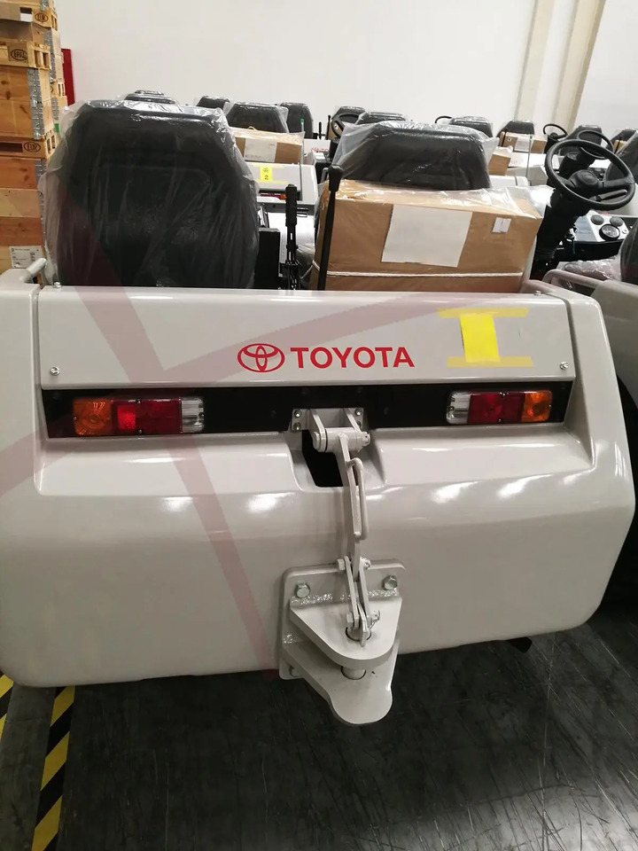 TOYOTA 52-2TD-25 - Tracteur à bagages: photos 3 TOYOTA 52-2TD-25 - Tracteur à bagages: photos 3