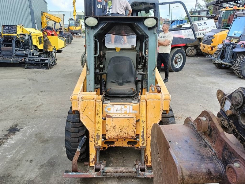 Gehl 3935 3840 schranklader loader skid steer bobcat - Mini chargeuse: photos 5 Gehl 3935 3840 schranklader loader skid steer bobcat - Mini chargeuse: photos 5