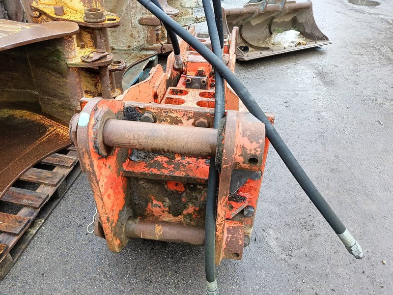 NPK E 210 GH9 hamer hammer hydraulic 18-25 ton 2000 - Marteau hydraulique pour Engins de chantier: photos 4 NPK E 210 GH9 hamer hammer hydraulic 18-25 ton 2000 - Marteau hydraulique pour Engins de chantier: photos 4