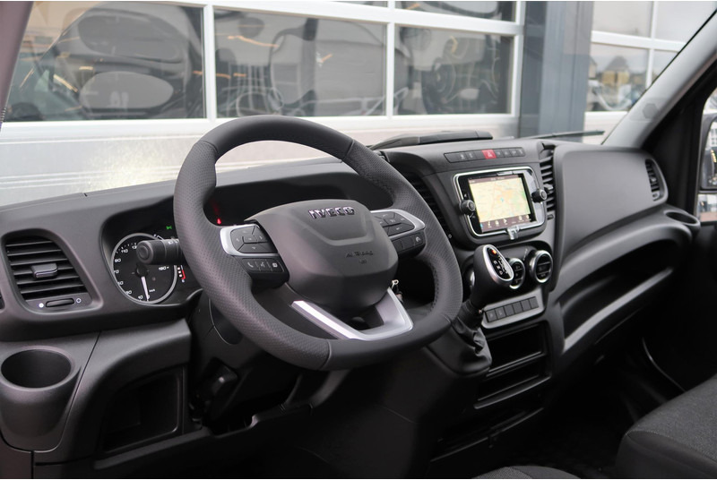 Iveco Daily 35S18HV 3.0 L2H2 BPM VRIJ/ AUT/ 2X SCHUIFDEUR/ CAMERA/ CRUISE/ CLIMA/ NAVI/ LED - Fourgon utilitaire: photos 2 Iveco Daily 35S18HV 3.0 L2H2 BPM VRIJ/ AUT/ 2X SCHUIFDEUR/ CAMERA/ CRUISE/ CLIMA/ NAVI/ LED - Fourgon utilitaire: photos 2