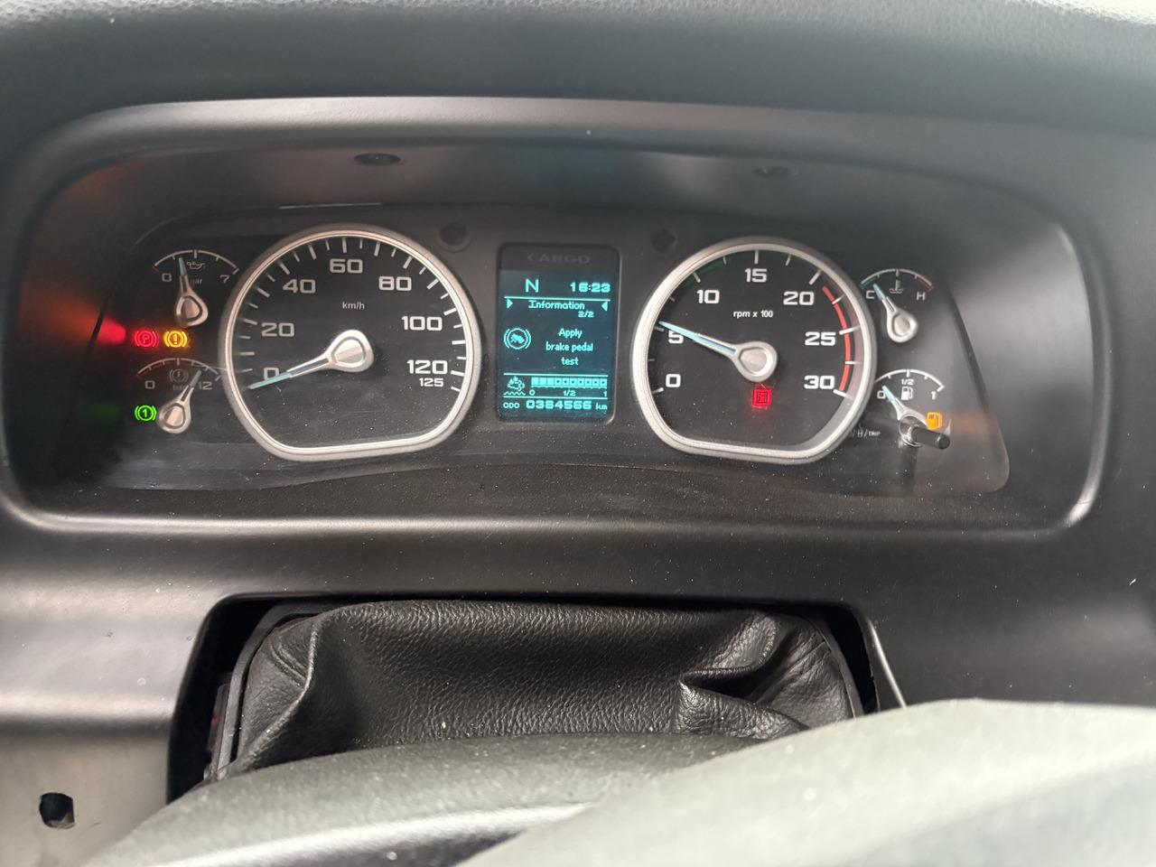 FORD 18.480 EURO6 automatic 4x2 300.000km 2unite - Tracteur routier: photos 4 FORD 18.480 EURO6 automatic 4x2 300.000km 2unite - Tracteur routier: photos 4