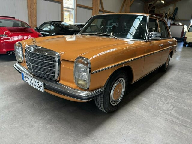 MERCEDES-BENZ 200 D/8 W115 - Berline: photos 1 MERCEDES-BENZ 200 D/8 W115 - Berline: photos 1