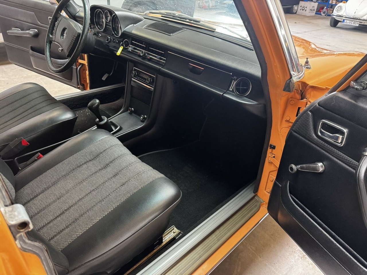 Berline Mercedes-Benz 200 D/8: photos 19