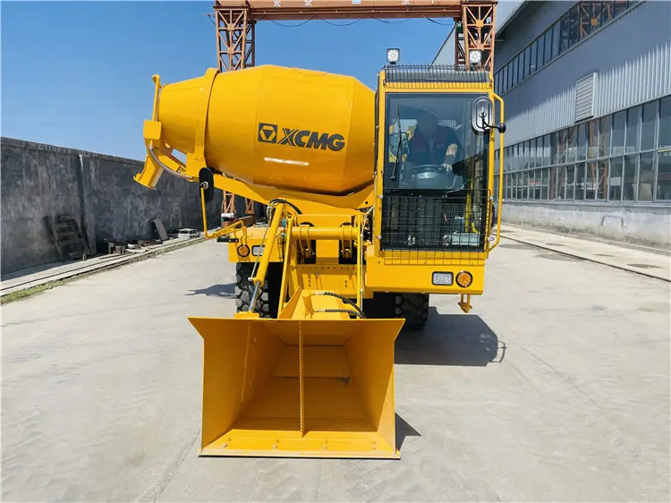 XCMG Official 4 cubic meters Self Loading Rough Terrain Concrete Mixers for Sale - Camion malaxeur: photos 3 XCMG Official 4 cubic meters Self Loading Rough Terrain Concrete Mixers for Sale - Camion malaxeur: photos 3