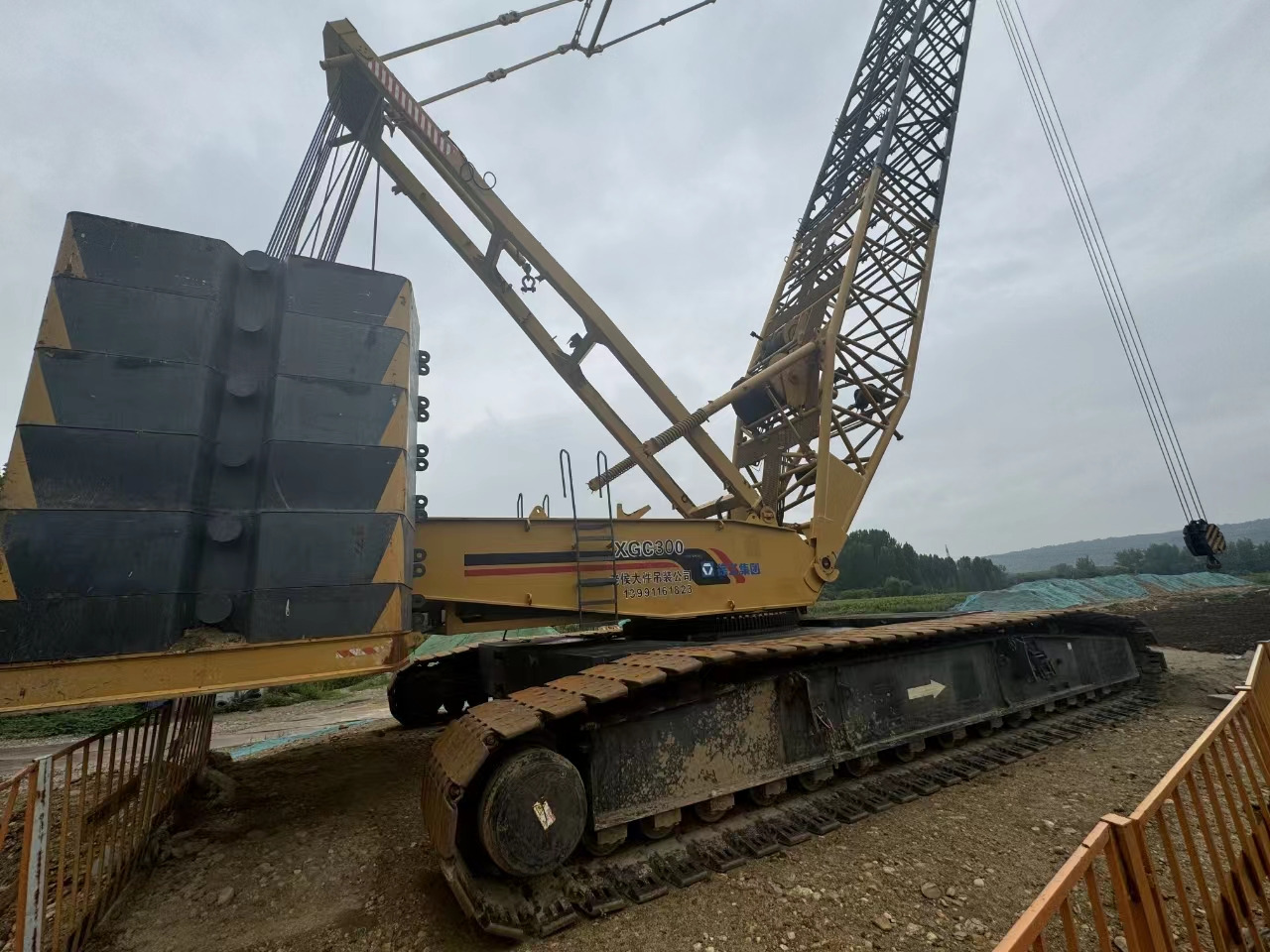 XCMG Official Second Hand Crawler Crane Lifting Equipment Mobile XGC300 300 Ton Crane Price - Grue sur chenilles: photos 3 XCMG Official Second Hand Crawler Crane Lifting Equipment Mobile XGC300 300 Ton Crane Price - Grue sur chenilles: photos 3