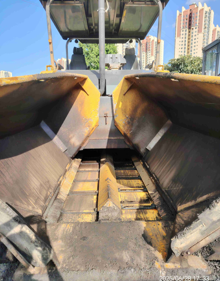 XCMG RP905HDIV used hydraulic mobile asphalt paver - Finisseur: photos 5 XCMG RP905HDIV used hydraulic mobile asphalt paver - Finisseur: photos 5