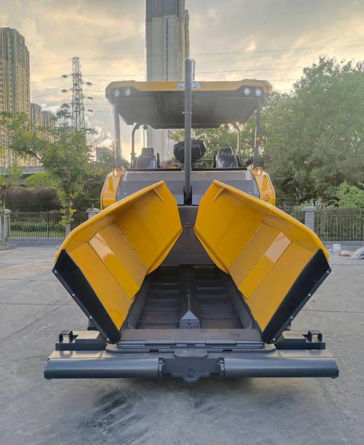 XCMG RP905IV used crawler portable concrete asphalt paver price - Finisseur: photos 5 XCMG RP905IV used crawler portable concrete asphalt paver price - Finisseur: photos 5