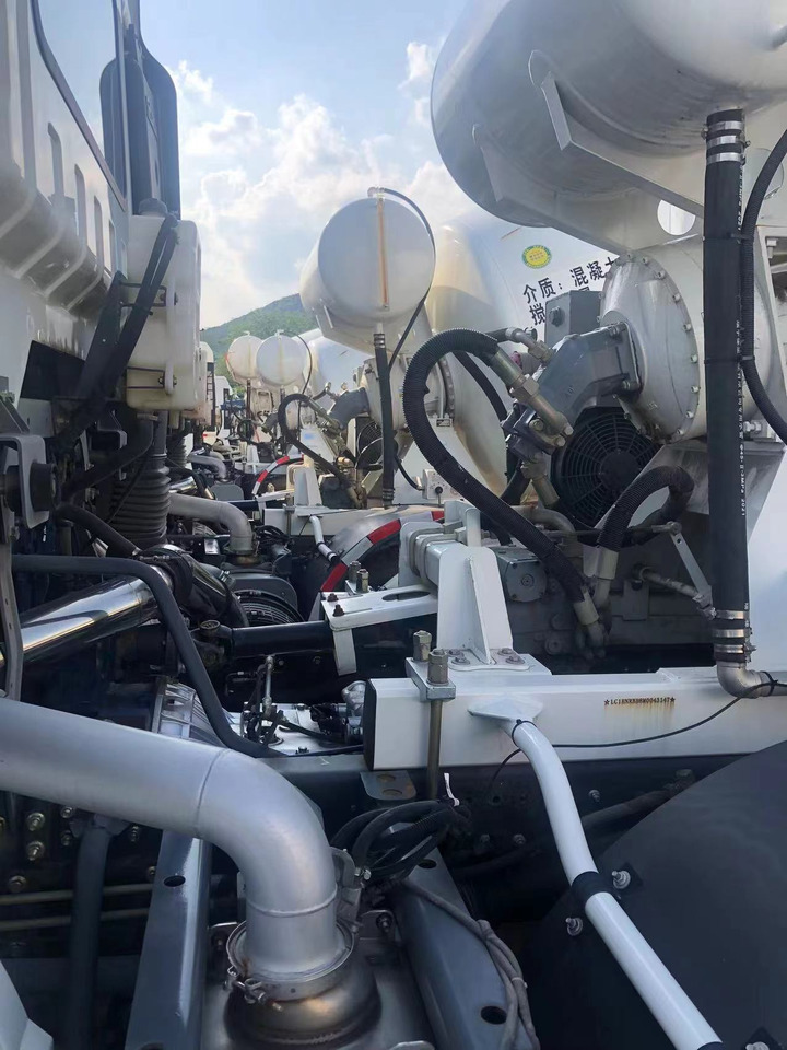 Camion malaxeur XCMG SCHWING UsedCement Mixing Machine 12m3 Diesel Sand Cement Truck G12V with Best Price: photos 7 Camion malaxeur XCMG SCHWING UsedCement Mixing Machine 12m3 Diesel Sand Cement Truck G12V with Best Price: photos 7