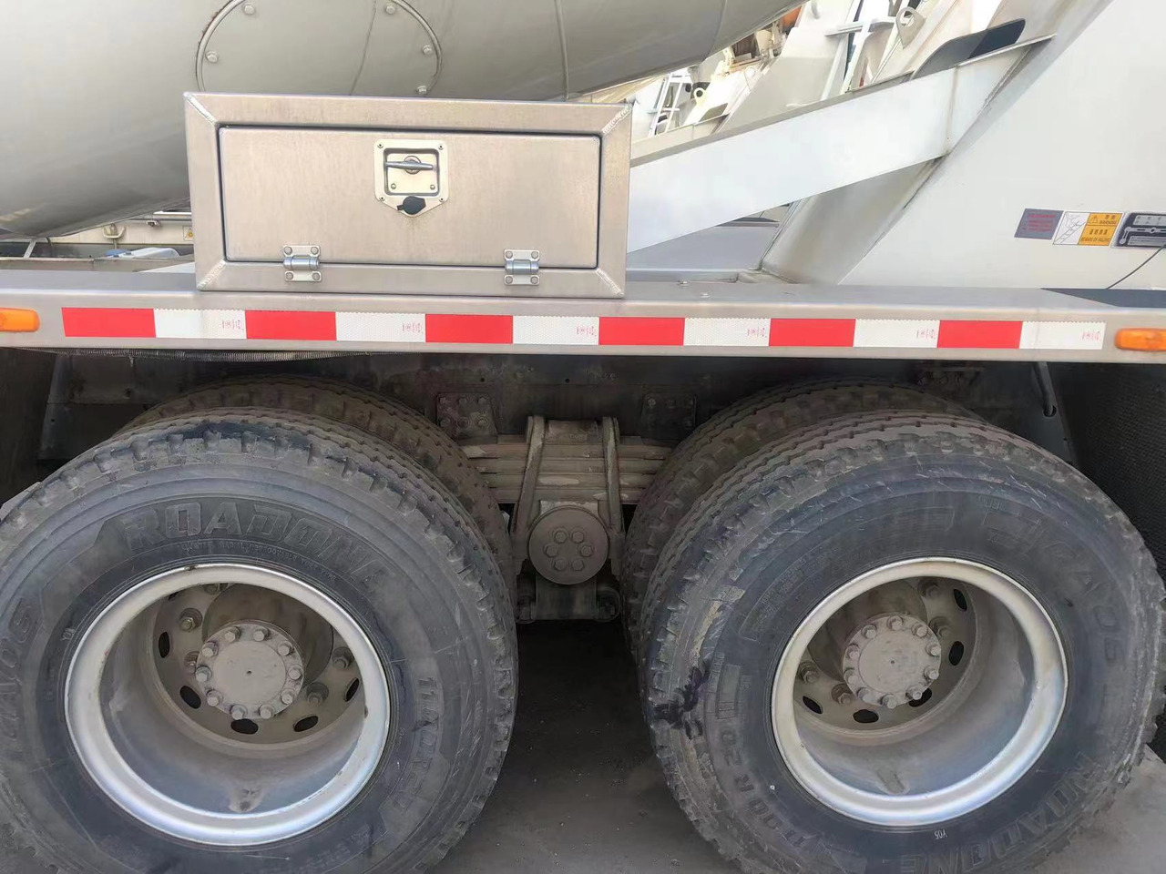 Camion malaxeur XCMG SCHWING UsedCement Mixing Machine 12m3 Diesel Sand Cement Truck G12V with Best Price: photos 9 Camion malaxeur XCMG SCHWING UsedCement Mixing Machine 12m3 Diesel Sand Cement Truck G12V with Best Price: photos 9