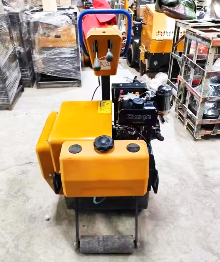 XCMG XMR030 small mini light single drum vibratory road roller - Mini compacteur: photos 4 XCMG XMR030 small mini light single drum vibratory road roller - Mini compacteur: photos 4