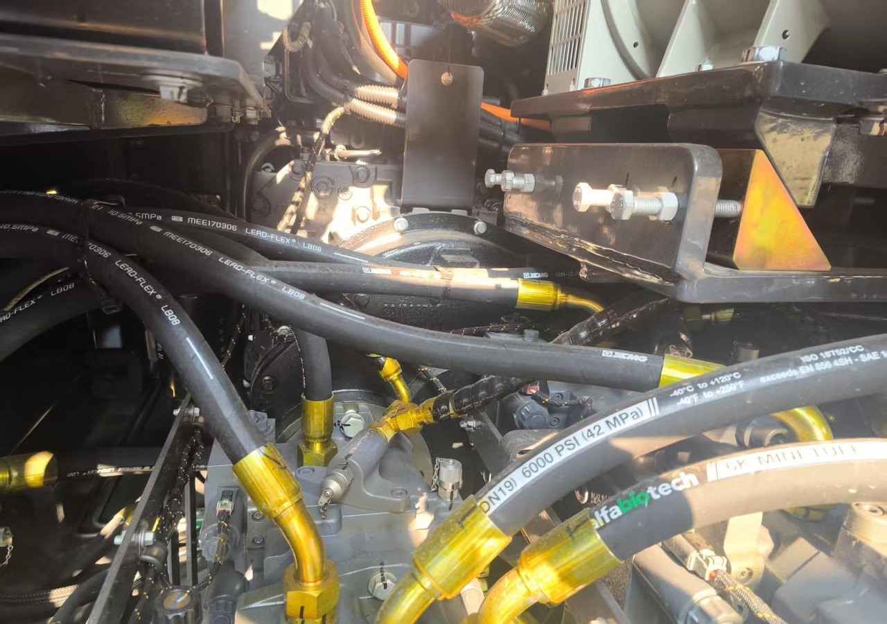 XCMG official used asphalt paver RP905IV Concrete machine - Finisseur: photos 2 XCMG official used asphalt paver RP905IV Concrete machine - Finisseur: photos 2